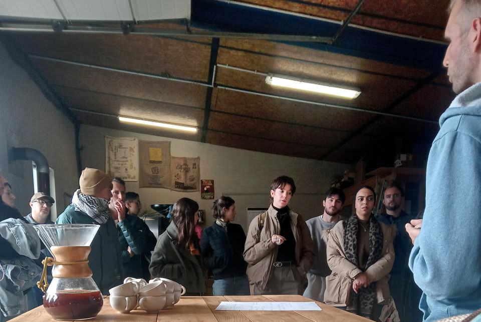 Antoine expliquant son métier aux étudiants